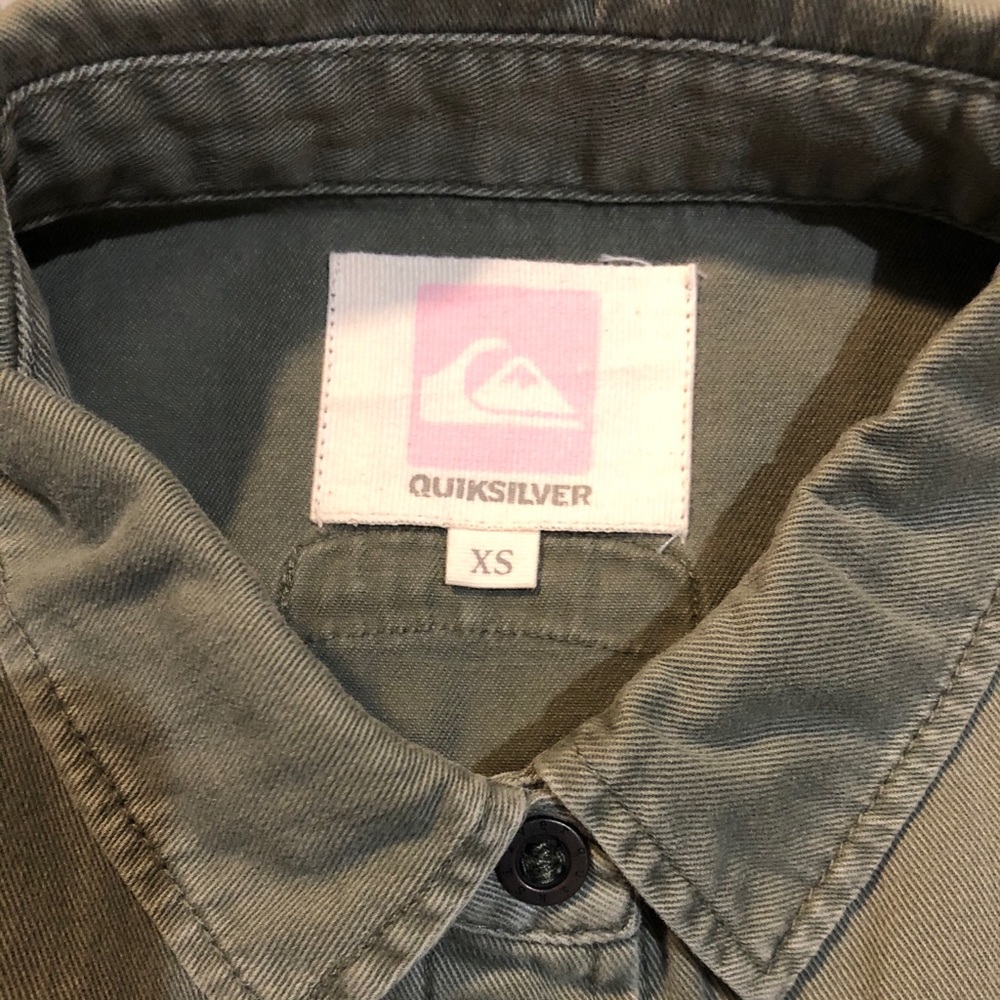 Quicksilver shirt. - Picture 3 of 3